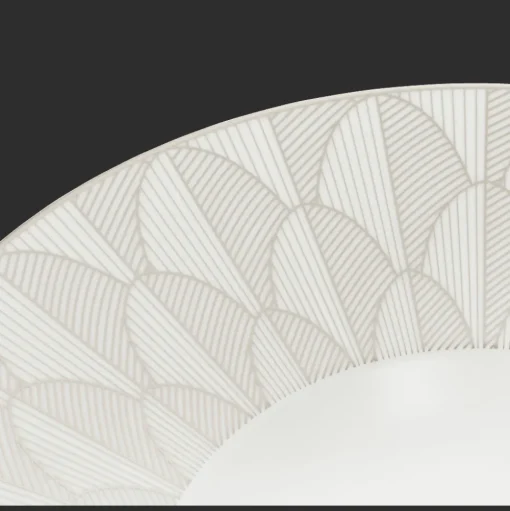 Assiette creuse à aile large en porcelaine finition Platine